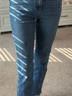 Just Black Cropped Straight-Leg Jeans in Medium Blue Wash
